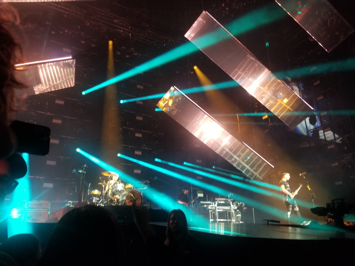 glitchinthedark's tweet photo. i didnt take many pictures of the muse concert cause i was jamming but twitter can have the few i did https://t.co/Gl1slPlCI5