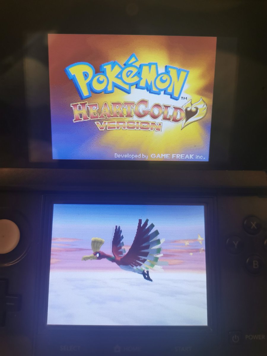 Hoy siendo mi cumpleaños y después de 10 años de haberlo adquirido🎂 💯

Es hora de volver a ser un maestro Pokémon en el mejor juego de la saga: HeartGold &amp; SoulSilver 💛🎉
