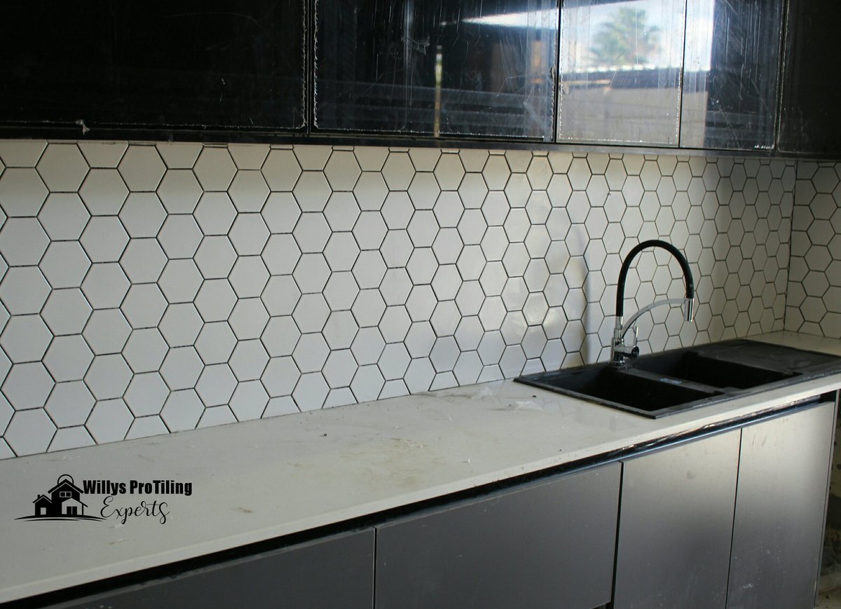 WillysProTiling's tweet photo. #Kitchen Backsplash mosaic tiling. 
Another project neatly done
👌👌👌 https://t.co/ohU3WUO5NF