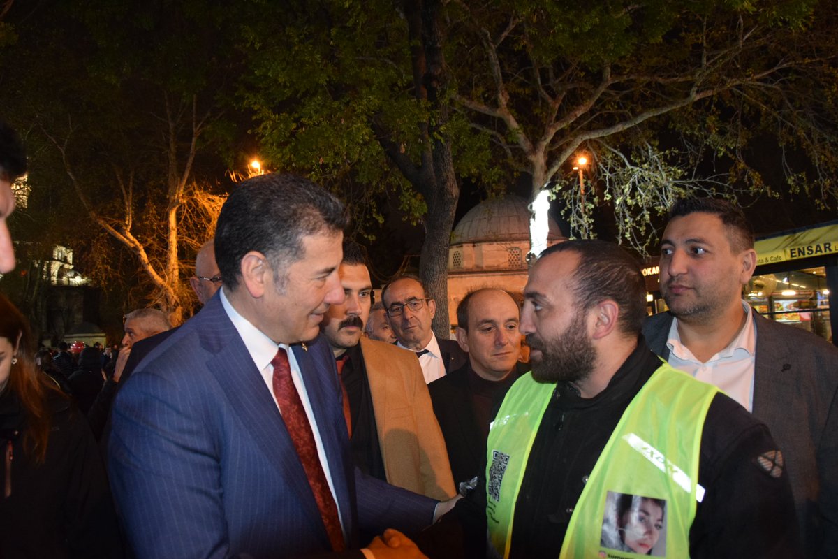 ATA İttifakı liderleri ile Eyüp Sultan'da çok keyifli bir yürüyüş yaptık. Yoğun ilgi için teşekkür ederiz.