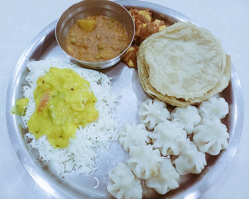 NaikKadambari's tweet photo. Ganpati Bappa Morya 🙏🙏
Modakam 😋
#sakashtichaturthi
#Ganpatibappamorya
#GaneshChaturthi 
#Modakam https://t.co/B3QLmlBfqh
