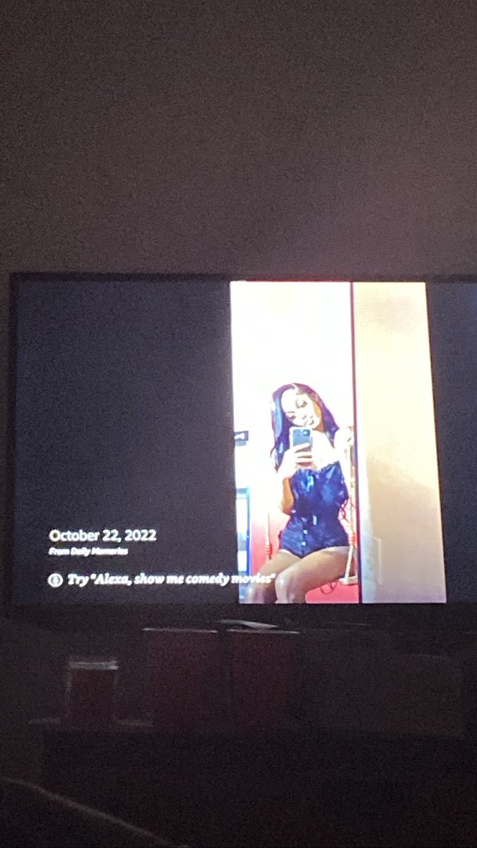 missdanaaa_'s tweet image. my pictures play on my nigga tv when it’s inactive 😭😍😍