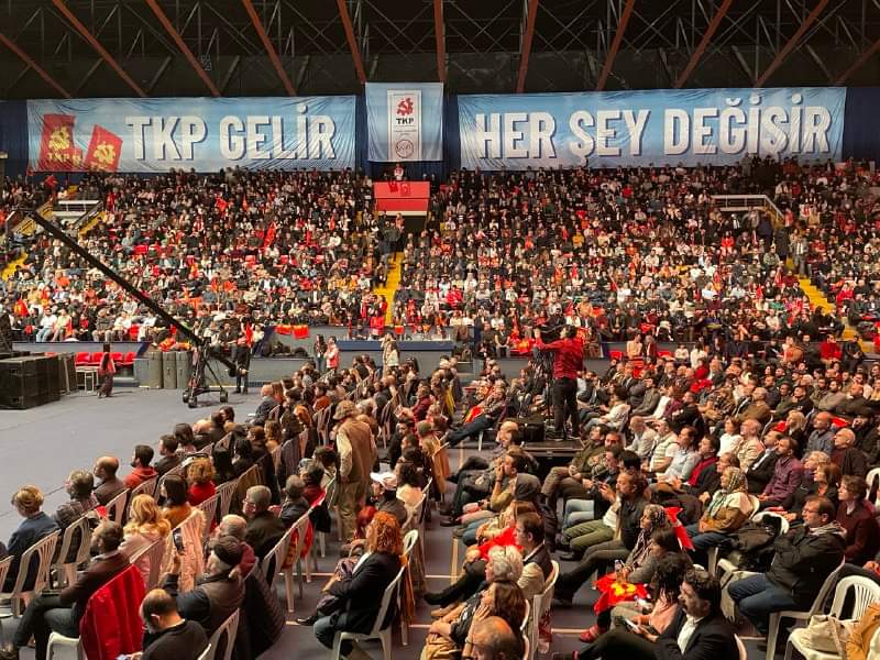 UlasKar78337122's tweet photo. Bu sefer oylarınızı gerçek sahibi komünistlere verin! Bende komünistim ama,bende solcuyum ama,bende sizin gibi düşünüyorum  ama  demeyi bir kenara bırakın ve kendinizi destekleyin. #biroyerdogangitsindiye                       #biroyTKP                #TkpGelirHerseyDeğisir https://t.co/BoRgAwXSpt