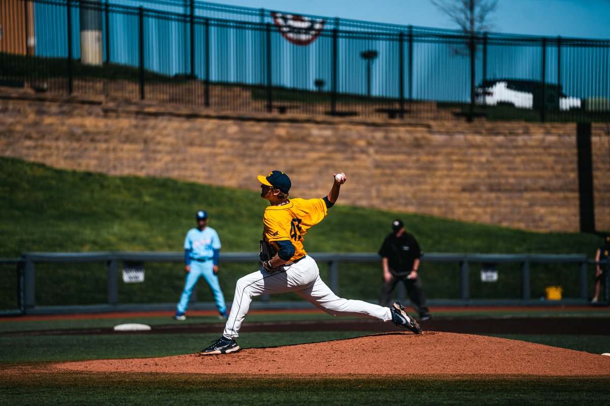 KKKKKKKKKKKK

A dozen strikeouts for <a href="/robbyporco/">robby porco</a> in his first Big 12 start!

#HailWV