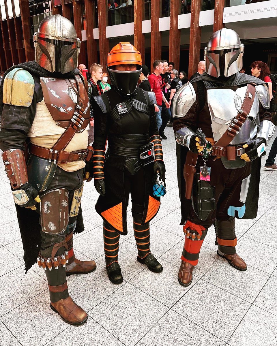 sam13tv's tweet photo. SWCE Day three
Fennec and my younger self
#SCWE #StarWarsCelebration #StarWarsCelebration2023 #TheMandalorian #Mandalorian #ThisIsTheWay https://t.co/rxkogJMKdb