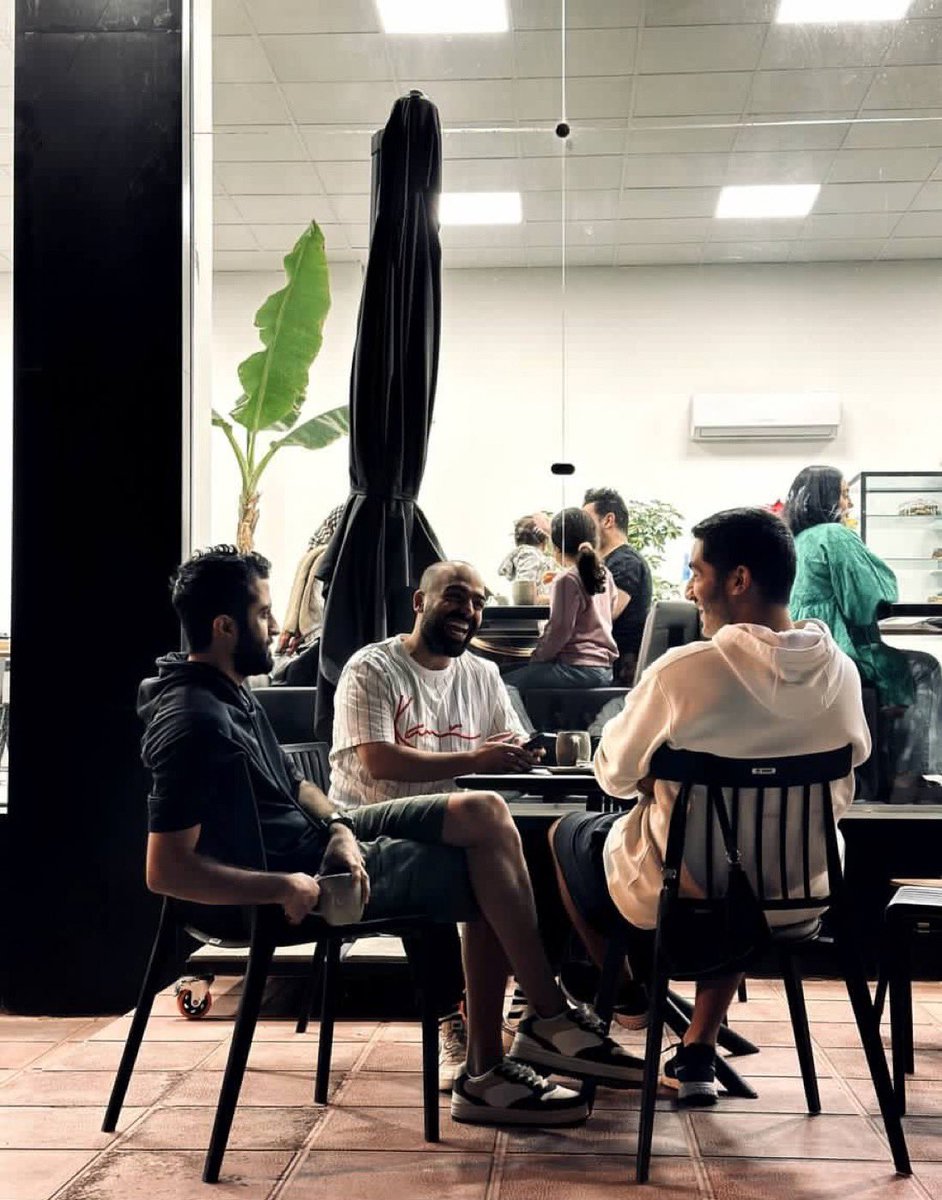 کی گفته نافرمانی مدنی فقط مخصوص خانوم هاست؟
استوری نیک یوسفی.
#مهسا_امینی