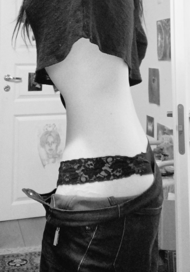 cvttercvlt's tweet photo. GUYS WHAT SPO DO I LOOK LIKE? be honest i need motivation #edtwt  #anatwt #bodycheck #averagespo #thinspo #fatspo #bonespo https://t.co/KbzkKkuKH3