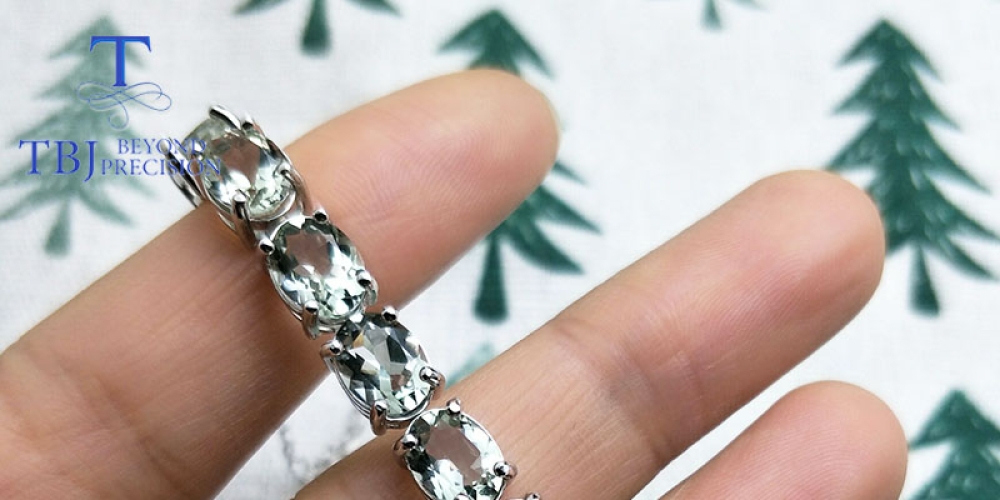 Natural green amethyst oval #uaefashion #Kuwaitfashion #morrocofashion #francefashion eezymart.com/tbj100natural-…