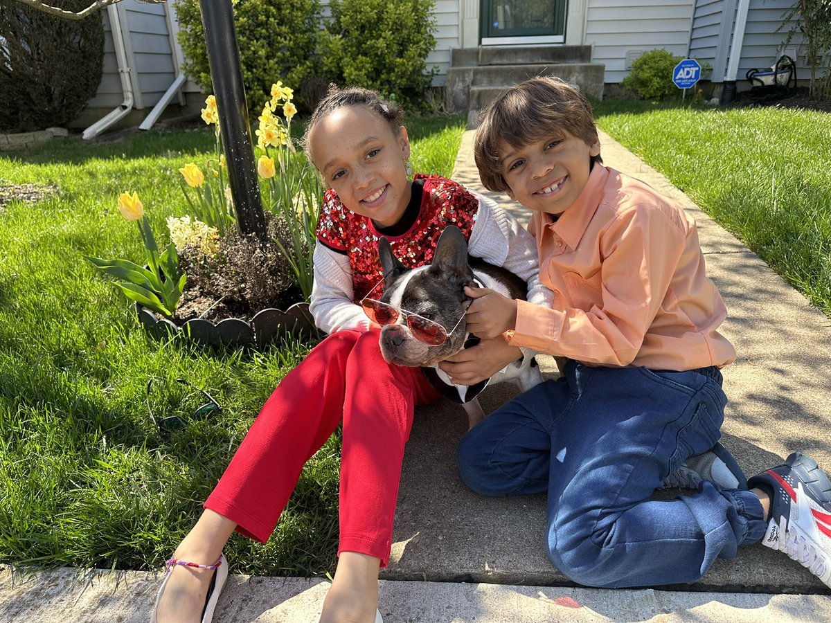 Happy Easter to those who celebrate! 🥰 Especially grateful that Mojo is still here with us 2 years after being diagnosed with a brain tumor! He’s 12 and still doing well! 🙏🏻