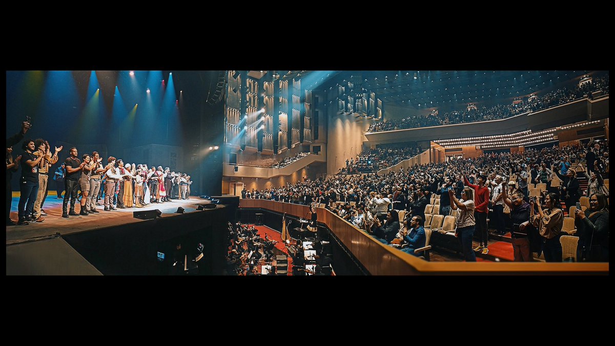 (1/4) CORRESPONSABILIDAD 

Este es el país en el que creo. En el que el esfuerzo de cientos de personas materializado en un espectáculo, es visto, apreciado y aplaudido por miles de espectadores orgullosos de lo que ven. 
<a href="/ClasVzla/">Clas Producciones</a> <a href="/losmiserablesve/">Los Miserables Venezuela</a> #Venezuela #LesMis