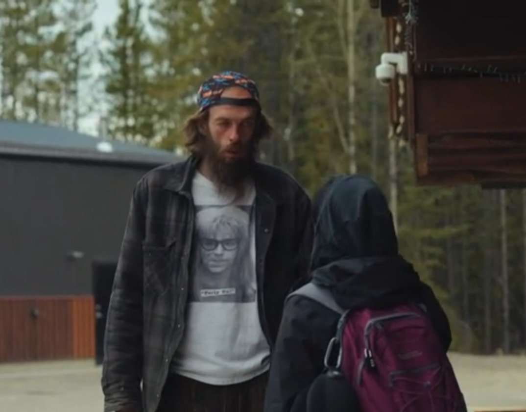 elche59's tweet photo. @RATW_official episode 2 vs episode 3 recap...why the vanishing Garth Algar t-shirt?? 🤔 #raceacrosstheworld https://t.co/6I9YuUUpjV