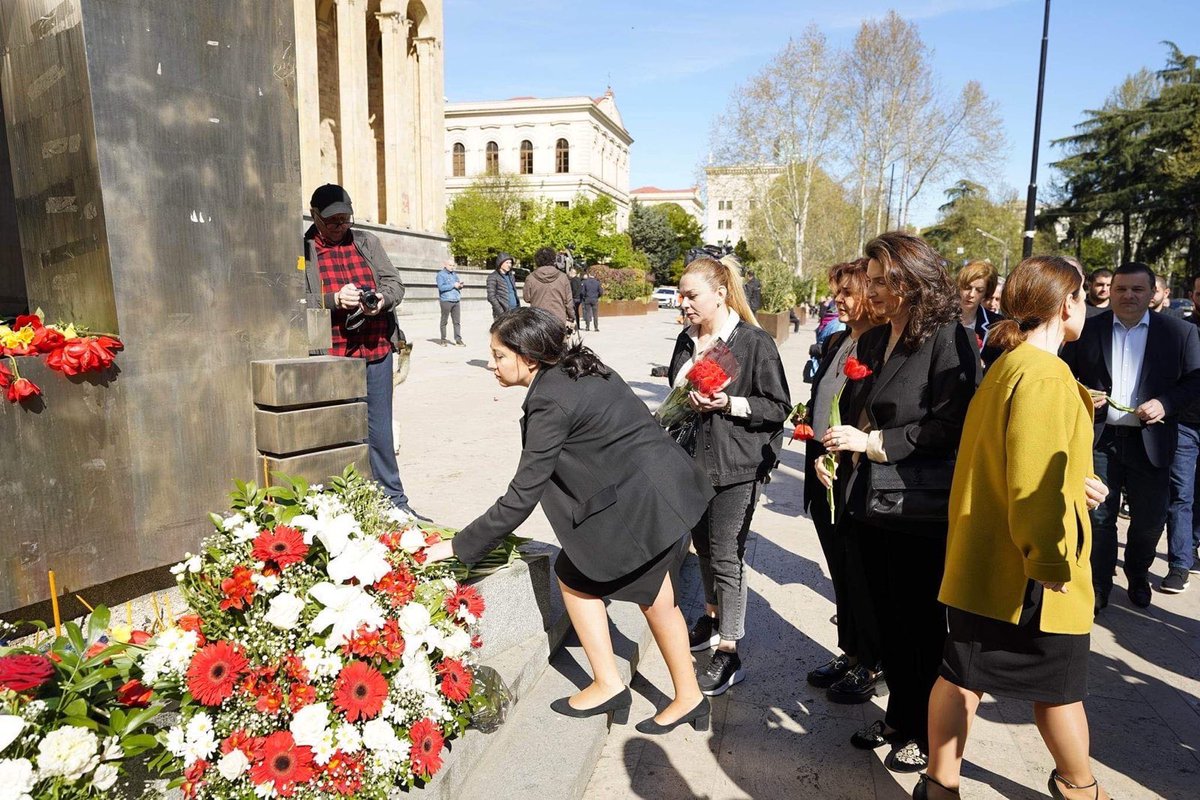 KhvedelianiTata's tweet photo. 🇬🇪🇬🇪🇬🇪34 years have passed since 9 April 1989.Anti-Soviet demonstration on central Rustaveli Avenue was dispersed by the Soviet Army, resulting in 21 deaths and hundreds of injuries. Among the deceased were 17 females.
 #Thanksforfreedom #მადლობათავისუფლებისთვის #For🇬🇪 https://t.co/Cw6yOmzTXv
