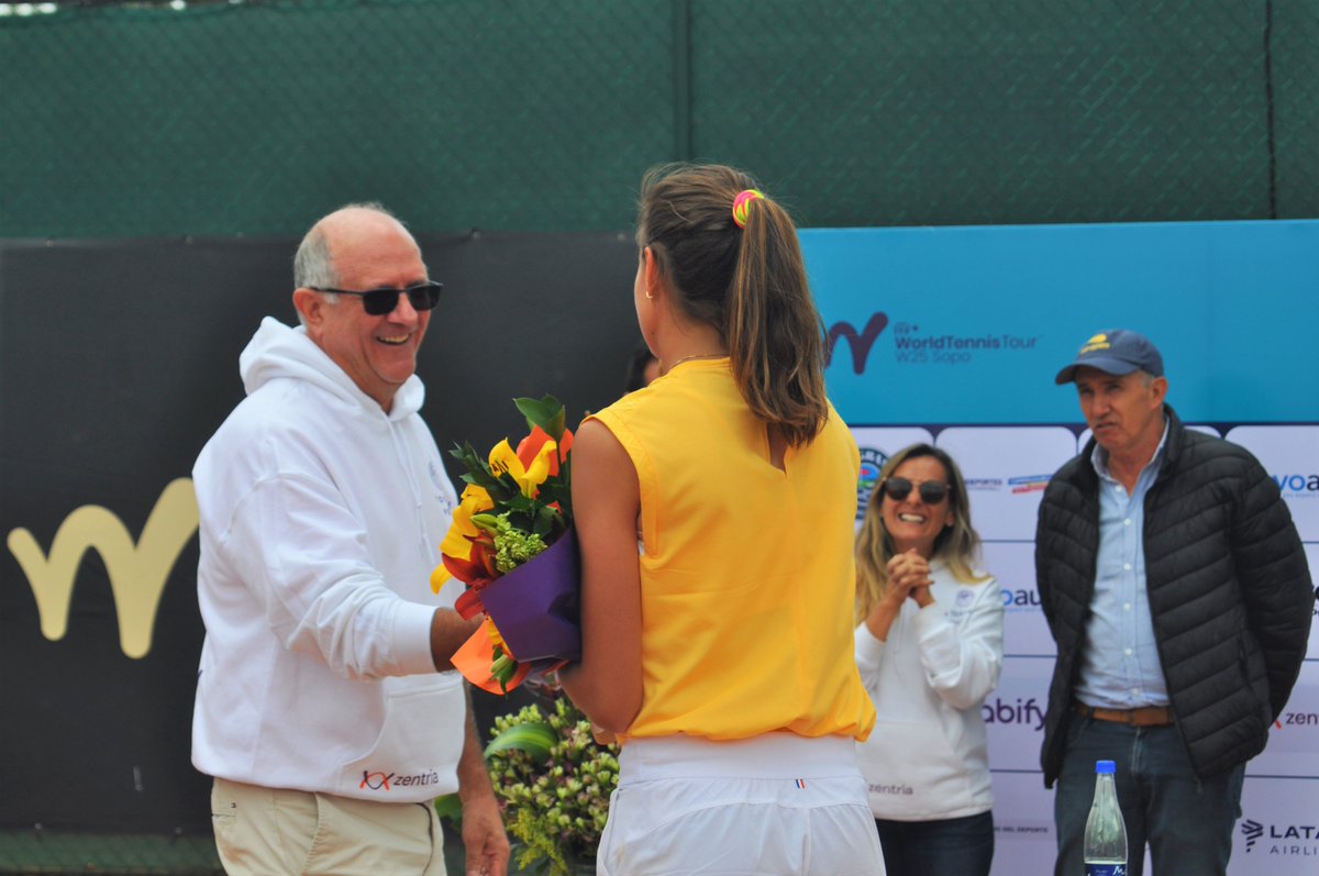 ClubHatogrande's tweet photo. Queremos felicitar a todas las jugadoras que compitieron en el Torneo Internacional de Tenis "Hatogrande Open 25"
Durante este torneo, fuimos testigos de momentos emocionantes y sorprendentes, con partidos llenos de tensión y habilidad
¡Nos vemos en la próxima temporada de Tenis! https://t.co/vd2qjCIXP4