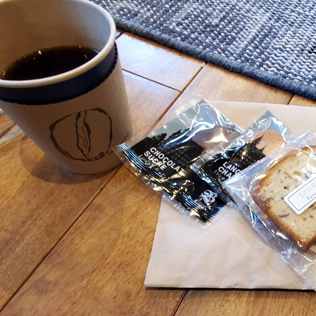 kaekaechan0219's tweet photo. サイエンスホーム広島でケンタ君のTallman'scafe & LIVEがありました🎸☆♬
木の家での素敵なLIVE😊家の中なら何処でも座ってケンタ君の生演奏を聴けるLIVE☺️木の家の温もりを感じながらケンタ君の響き渡る音色最高でした!ありがとう☺️
#森本ケンタ
#TallmanscafeLIVE
#サイエンスホーム広島 https://t.co/2ZLHrZxIJJ