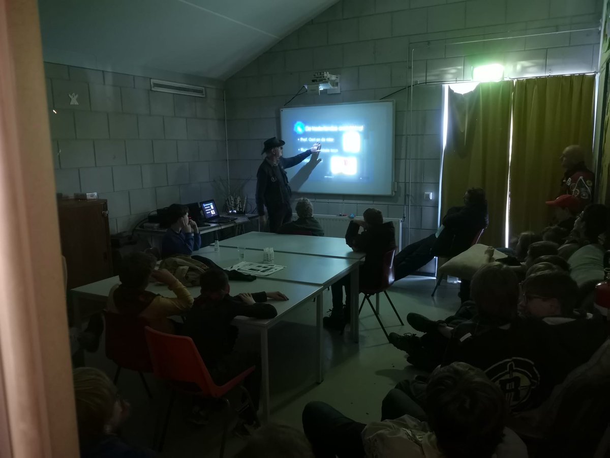 De leiding heeft ook even tijd voor een update,, na 2 drukke dagen hebben deze #kippetjes al vanalles gedaan, gesoldeerd les gehad over <a href="/radiotelescoop/">Dwingeloo Telescoop</a> , programmeren en koken op z'n #ingenieurs. En gezonden met allemaal andere #zendamateurs <a href="/HITZeeland/">HITZeeland</a>