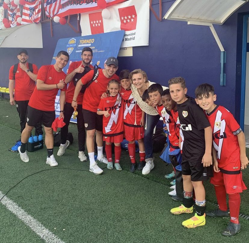CORALBISTUER's tweet photo. TODO NIÑO ES UN ARTISTA, PORQUE CREE CIEGAMENTE EN SU PROPIO TALENTO

No tienen miedo a equivocarse. 

ENHORABUENA a todos ellos, a sus entrenadores, Clubes, familias, instituciones, Torrejón, @elchiringuitotv … en definitiva, a la @iscarcup y, por supuesto, al @atletiacademia . https://t.co/ecyPrUqOFW