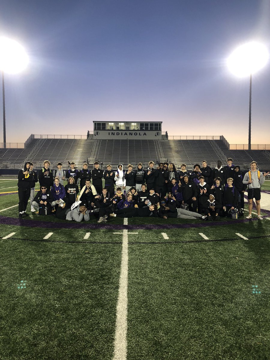 WaukeeBoysTrack's tweet photo. An awesome weekend of T&amp;F &amp; great competition! The boys performed well at Indianola and Valley and continue to see hard work pay off in PR’s and team accomplishments. Congrats to G. Weber in the open 800 and the 4x200 for hitting blue standard times! #GoWarriors #Team23 #TRIBE https://t.co/IfKzQxD2s8