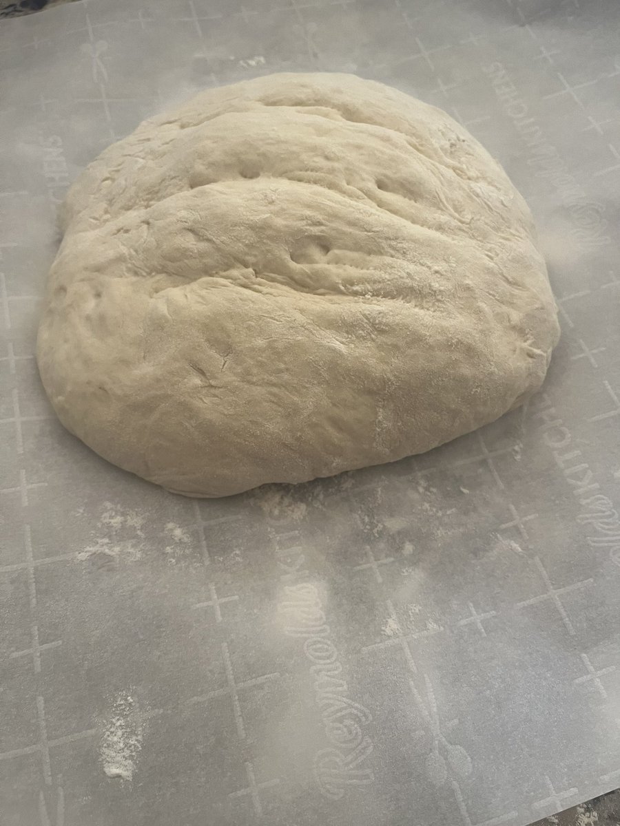 1ShannonMullin1's tweet photo. First attempt at homemade bread 🥖 hoping for amazing results... #bread #breadiife https://t.co/JNah5fre0Q
