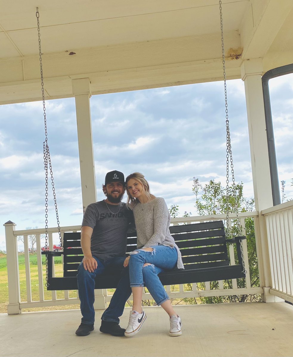 Taylor_Dungan's tweet photo. Happy Easter from this hunk and myself 🤍 https://t.co/gUV9H4LZHj