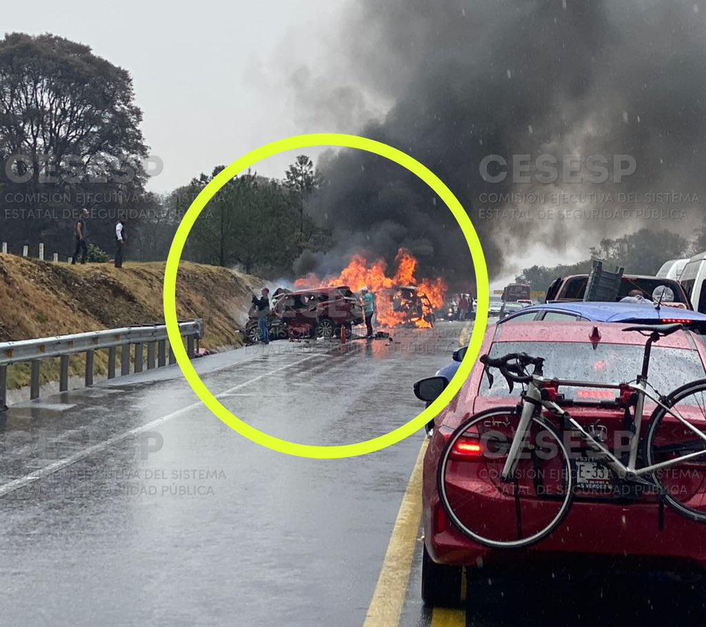 maxhp_'s tweet photo. 🚨 #AlMomento | El 9️⃣1️⃣1️⃣ canaliza todo el apoyo necesario para dar atención a un accidente de tránsito en la autopista Amozoc-Perote, a la altura de Zitlaltepec. https://t.co/IGEb1KxLUI