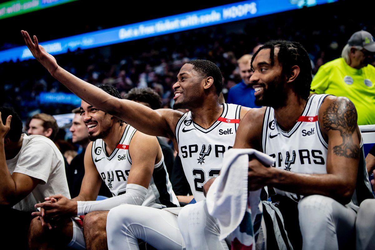 Vince Carter's buzzer-beater gives Mavs 2-1 lead on Spurs