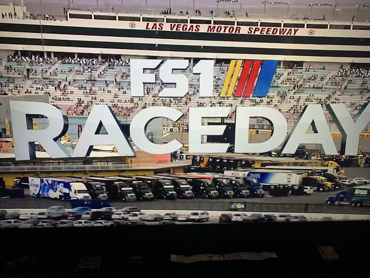 KnightKing1972's tweet photo. @rmlimodriver69 DU you know what today/Night is..? RaceDay Short-Track Dirt Racing..!! Bristol Baby.!! https://t.co/d5iDtwKjuG
