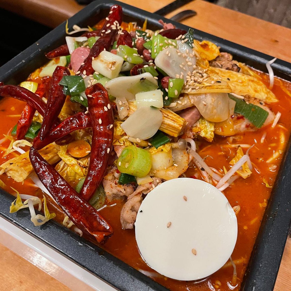 lotochi4's tweet photo. You don't have to talk about love, but you can't miss food. https://t.co/kgGvrvedt8