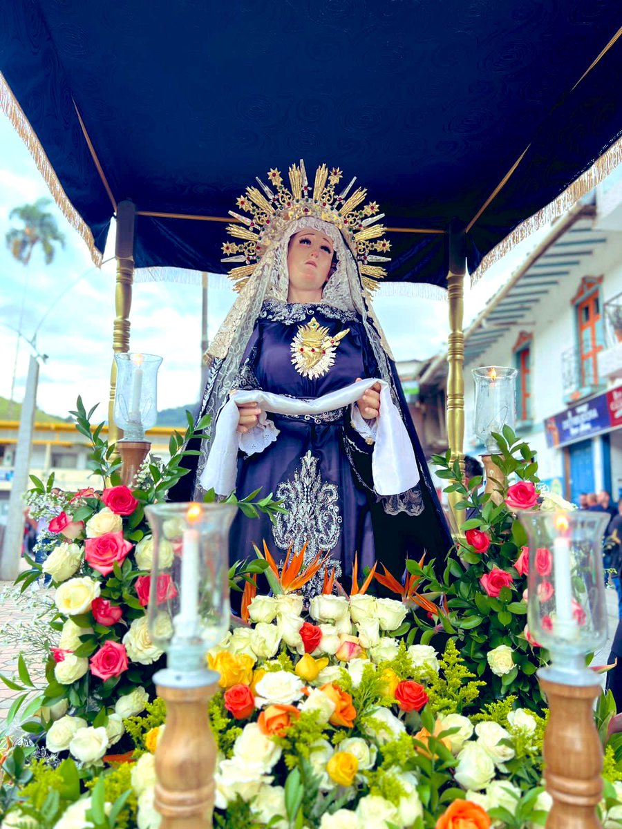 YeisonUsuga9's tweet photo. #SabadoSanto Acompañamos a nuestra gran lideresa @Margaritaloper8 en su cofradía de la Virgen de los Dolores. Más de 10 años de realización la convierten hoy en una tradición religiosa para los #Cañasgordenses 

#NuestraFe #Tradicion #SemanaMayor https://t.co/b0zm0WCtrA