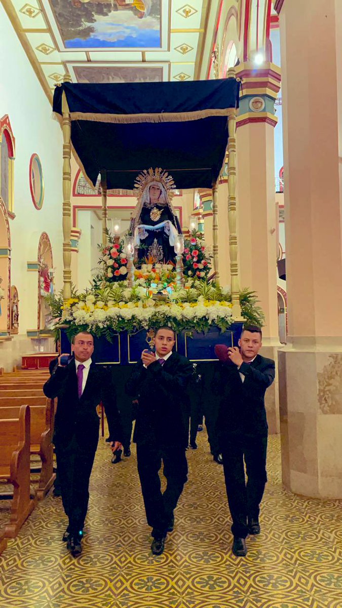 YeisonUsuga9's tweet photo. #SabadoSanto Acompañamos a nuestra gran lideresa @Margaritaloper8 en su cofradía de la Virgen de los Dolores. Más de 10 años de realización la convierten hoy en una tradición religiosa para los #Cañasgordenses 

#NuestraFe #Tradicion #SemanaMayor https://t.co/b0zm0WCtrA