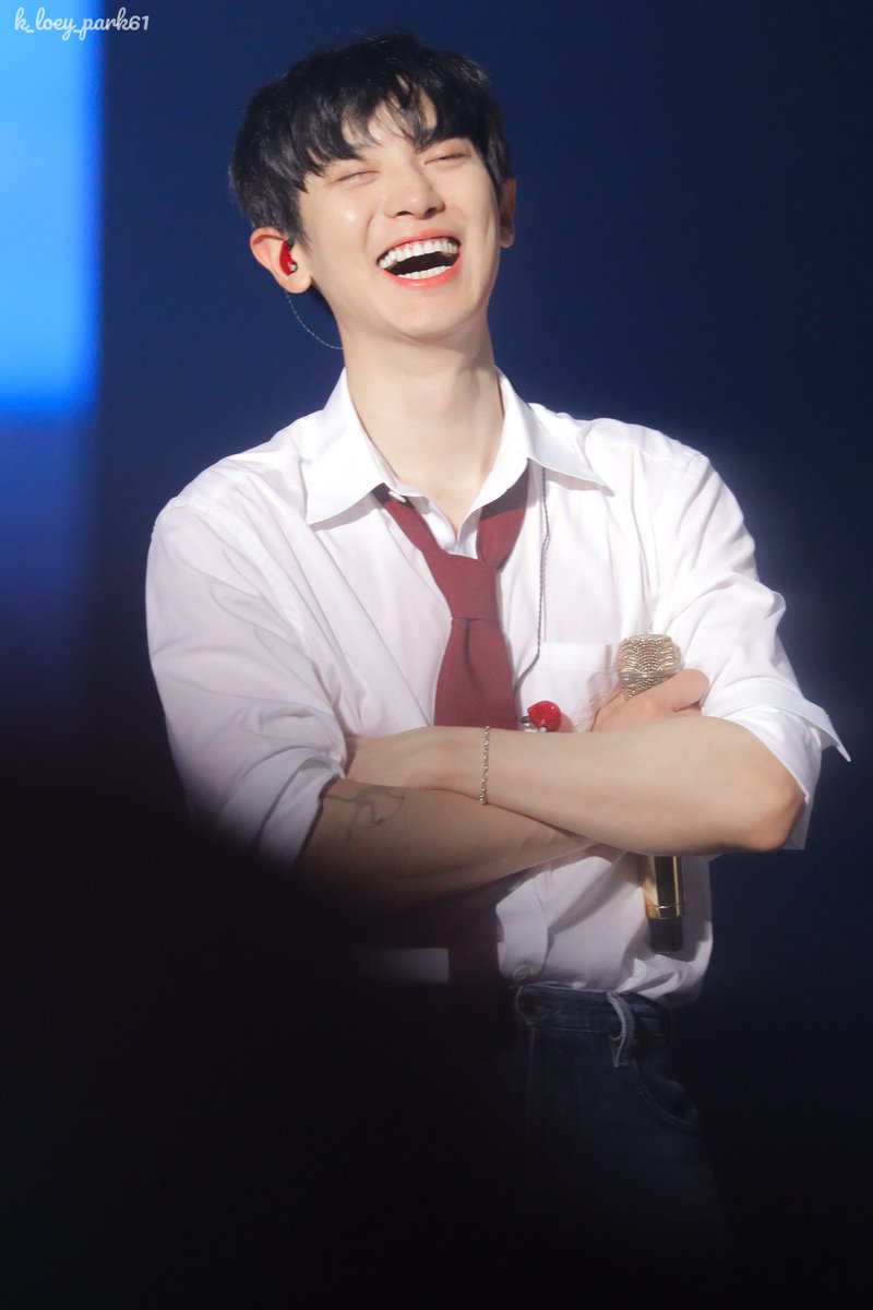 K_loey_park61's tweet photo. 230409 엑소 팬미팅 

H워얼V 마니마니 🤍🤍

#찬열 #CHANYEOL #EXOCLOCK_D2 https://t.co/LnGpE5H36o