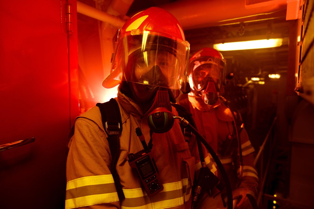 Australian_Navy's tweet photo. #HMASSydney sharpening their damage control skills 🔥🚢
Just like a heavyweight boxer, damage control is the difference that lets #AusNavy ships take hits and keep fighting.
On #ExTasmanShield23, our #AusNavy personnel conducted damage control exercises
#WorkingNavy #NavyLife https://t.co/VkXZ3aNMK9