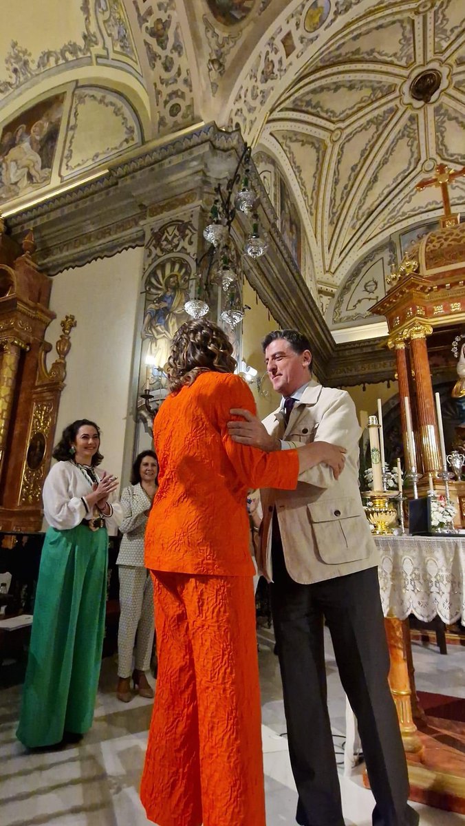 DiarioRociero's tweet photo. #NoticiasRocieras #HdadMatriz 🟢 Verónica Ramos es proclamada Hermana Mayor de la #Romeria2023 con el respaldo de 1430 votos.

¡Enhorabuena! https://t.co/3ruwAPz63P
