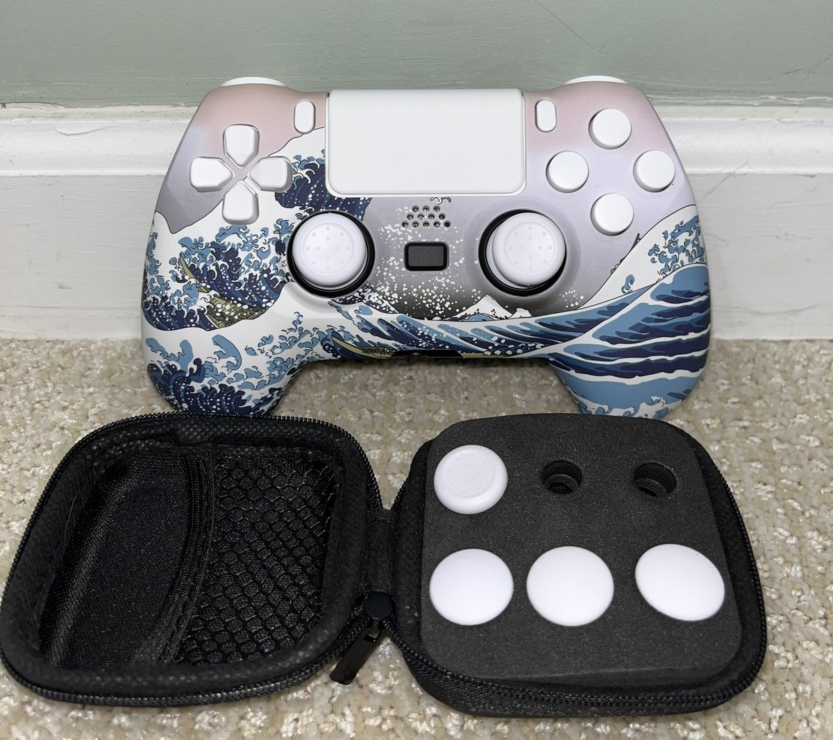 T4TurnUp's tweet photo. Custom Controller completed for @0xPuppet 

- Custom buttons/dpad/triggers/touchpad 
- Mouse clicks for all 4 triggers
- Interchangeable thumb sticks
- Custom front plate
- Grippy back plate

Open for business if anyone ever needs one made 🤝🏼 https://t.co/8xX1ABrpl9