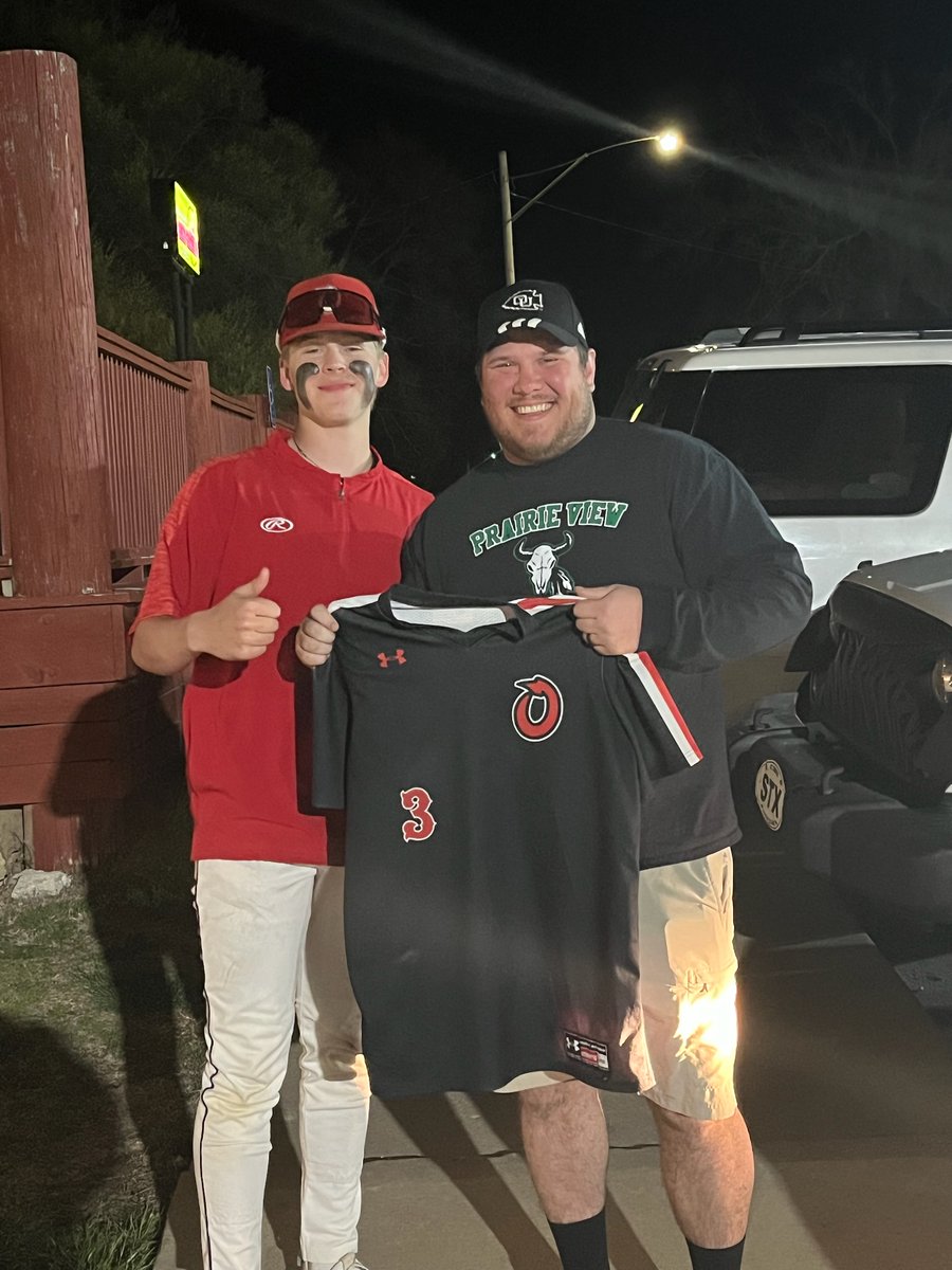 O_H_S_Baseball's tweet photo. A couple days ago @owenblaine13 selected @BrockHuber4 to wear his jersey for the impact he made in his life.   #yourimpactmyjersey https://t.co/gFmYaIeeHu