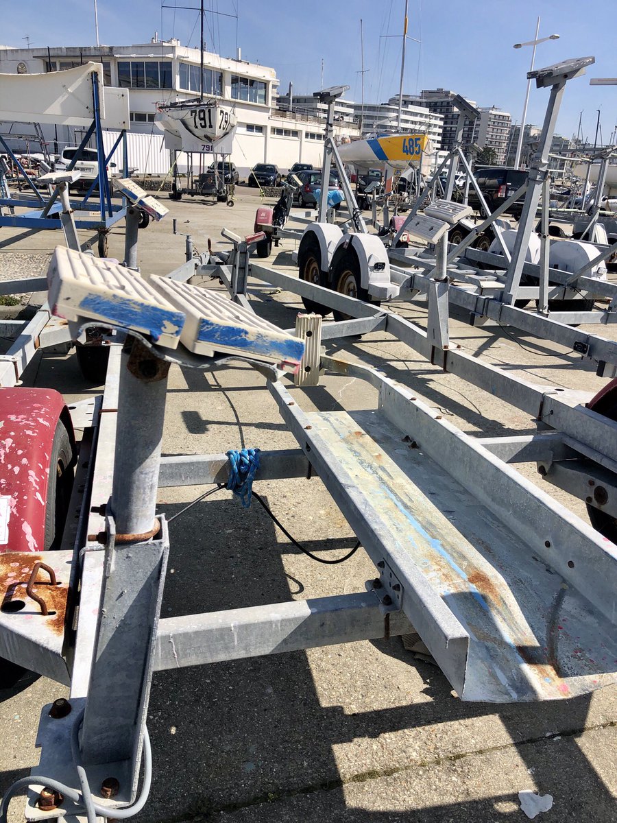 LHsansfiltre's tweet photo. Y’a pas que des bateaux qui crament au Havre  @lehavreplaisance #paddock au soleil près des Clubs de Voile SRH SNPH 
CNPV76
#remorques #ber #parking #terrain #voiliers #quilles  #bulbes #foiler #regates #étraves @LH_LeHavre https://t.co/gwYXI2XVjc