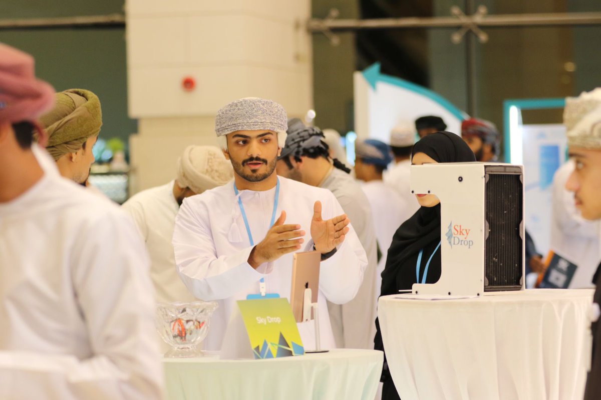 SkydropOm's tweet photo. لحظات تقييم شركة skydrop من قِبل لجنة التحكييم الأستاذ عثمان المنذري المؤسس والرئيس التنفيذي ل انوتيك ، والأستاذ جاسم العلوي مؤسس شركة دربك ، والأستاذة سمية السيابية باحثة في المجال البيئي✨
#انجاز_عمان 
#injazoman
 #معرض_الشركات_الطلابية_٢٠٢٣
#الجامعة_الوطنية_للعلوم_والتكنولوجيا https://t.co/wyaICnpgwR