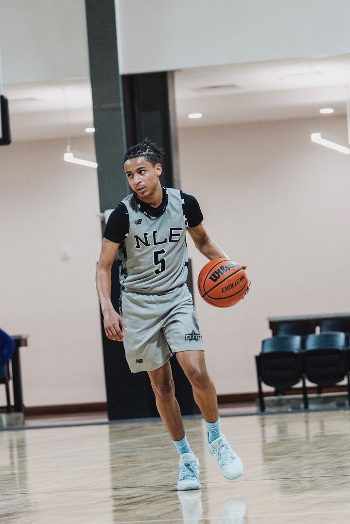 idm_mj's tweet photo. Phenom Hoops, Rock Hill🖤🤍 https://t.co/cDhknJTBzj