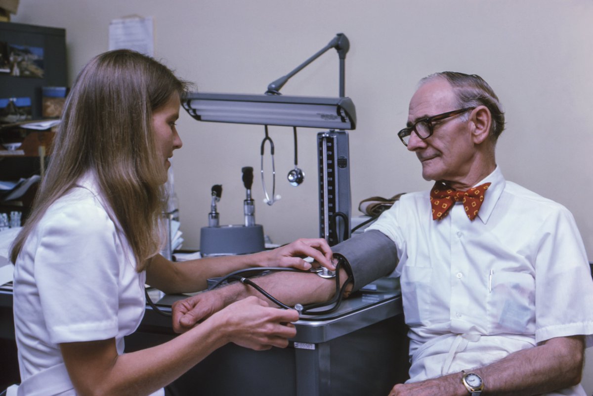 Adnresi's tweet photo. 1) Tener presión arterial elevada en tus 30s está asociada a una peor salud cerebral en tus 70s.🫀
Es lo que revela nuevo cohorte presentado en JAMA https://t.co/FUQtd5FTPO