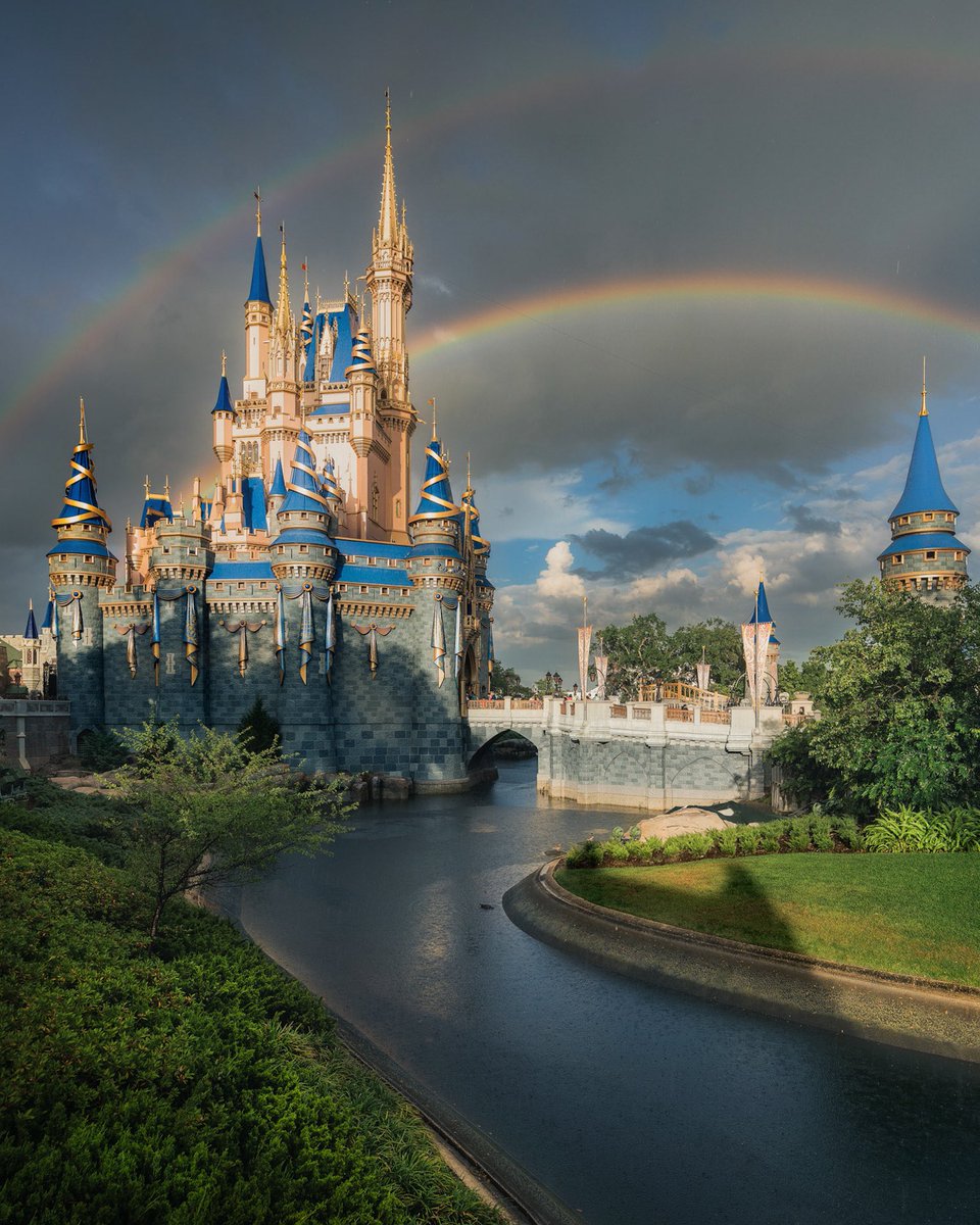 somewareatdiz's tweet image. Captured the holy grail of Disney photography this weekend. Can’t get any luckier than this