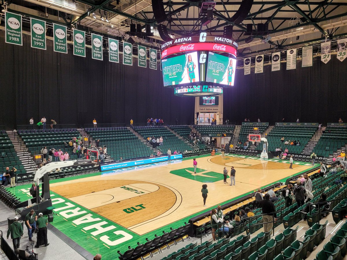 Happy 4/9 Day to my alma mater @unccharlotte! The opportunities and experiences I've gotten from this school can never be understated. Proud @49erAlumni!

#GoldStandard
🤙