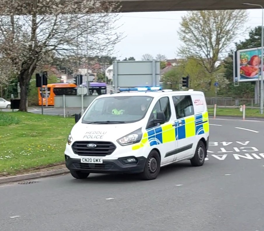 Buys few days for @SWP_Roads & @swpolice Units responding to Incidents in Cardiff and Swansea. 

Big thanks to the officers who i seen responding for the 👋 & 👍 up too. 

Diolch & Pasg Hapus 😃

@SWPCardiff
@SWPSwansea

🏴󠁧󠁢󠁷󠁬󠁳󠁿