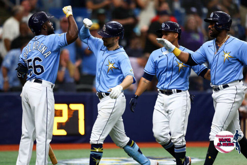 RectaAlMedio's tweet photo. ✅ Los Rays vuelven a vencer(11-0) a los Athletics y aumentan a nueve los juegos consecutivos en este arranque de temporada perfecto.

📚 Igualan lo que hicieron los Royals en 2003. En aquel entonces los de Kansas terminaron el año 83-79 que no les alcanzó para llegar a Play Off. https://t.co/FgiM8h3eF0