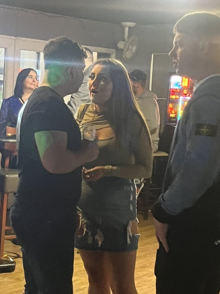 GetBadgeIn's tweet photo. Getting the badge in incase it kicks off in boozer 

#getthebadgein #Getbadgein https://t.co/pczw5iPu2c