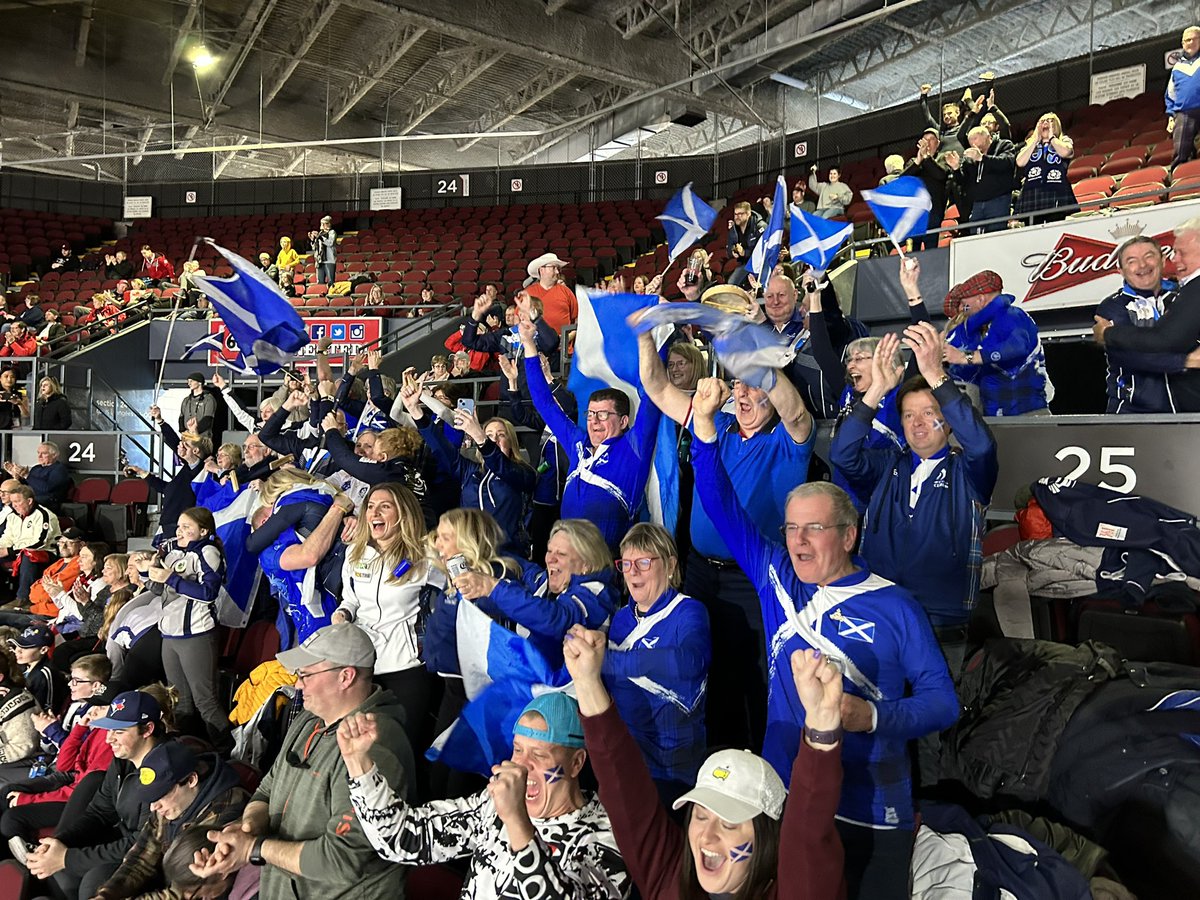 Devin_Heroux's tweet image. SCOTLAND 🏴󠁧󠁢󠁳󠁣󠁴󠁿 FOR THE WIN 

Scotland defeats Canada 9-3 in 8 ends to win the men’s world curling championship. 

It’s the country’s first men’s title since 2009. Congratulations to @TeamMouat on a superior performance today. #cbccurl