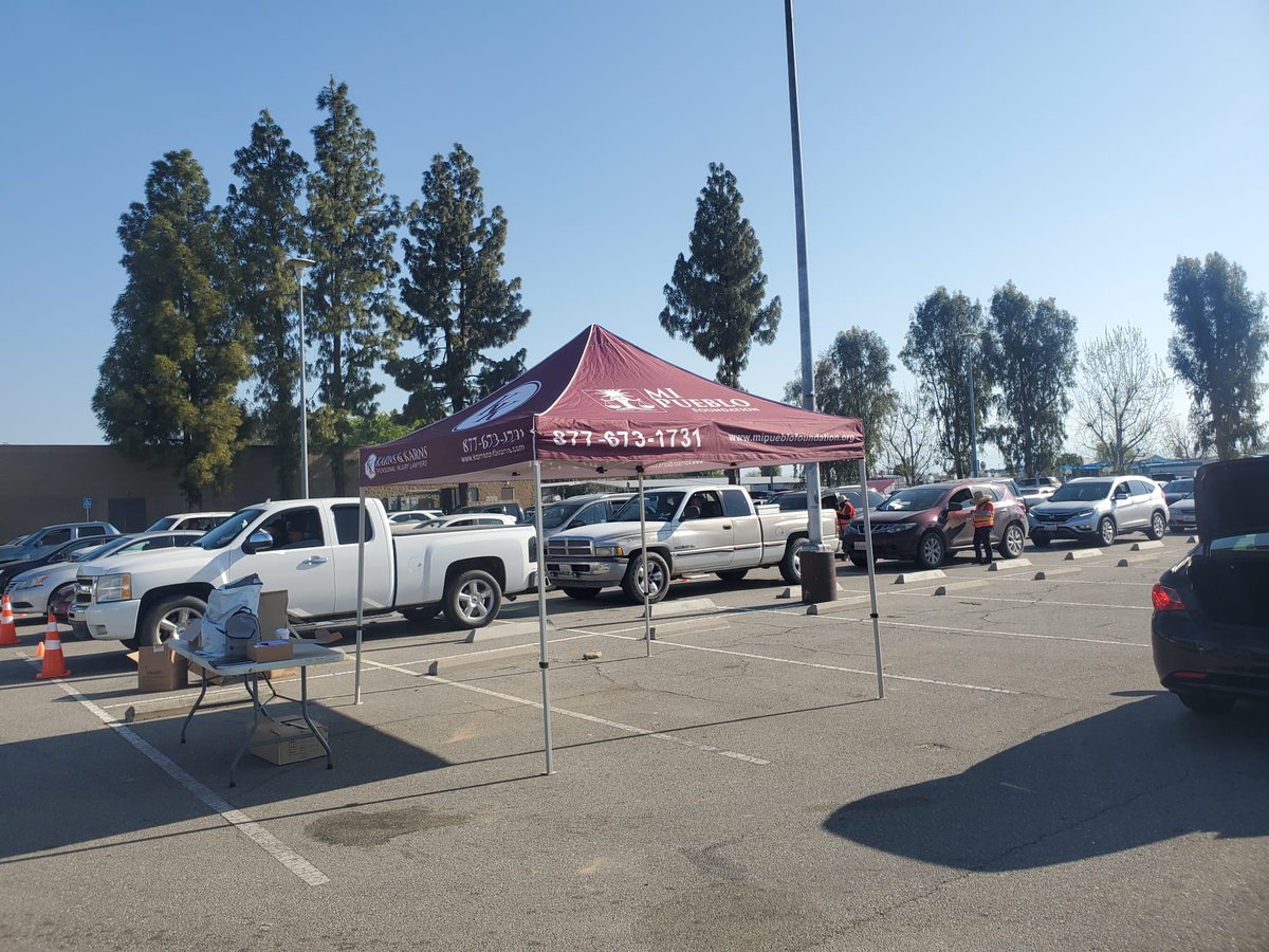 UFWupdates's tweet photo. Today on #Easter Sunday more than 500 farm worker families attended the UFW's farm worker led "De Campesinxs a Campesinxs" food distribution in Lamont CA. #WeFeedYou https://t.co/wnWBKaQJR1