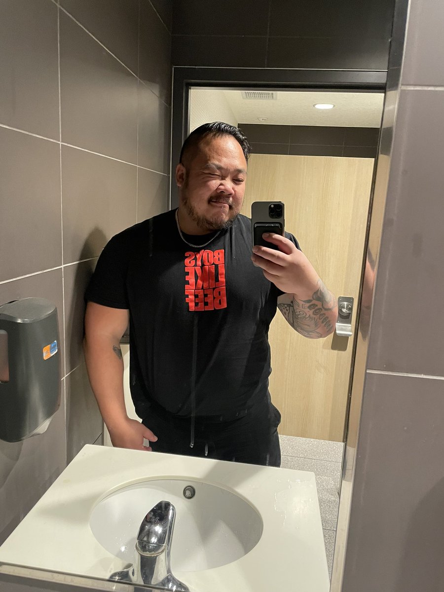 Br00TaLDaN's tweet image. Feelin cute even in this dirty ass McDonald’s mirror 🥩 

#yourfriendlylocalmeatball