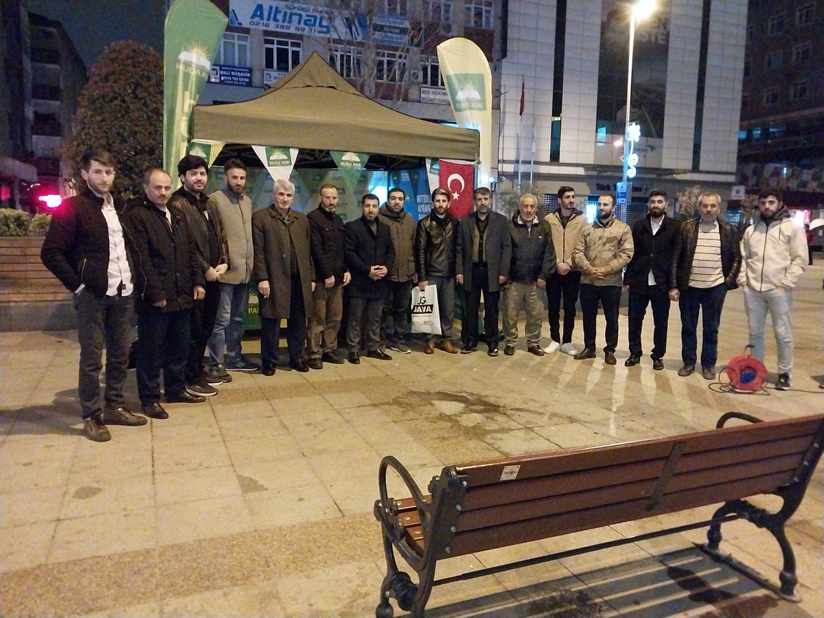 muhammed_kacik's tweet photo. Teşkilat mensuplarımızla, Sultanbeyli kent meydanı'ndayız.
#HÜDAPAR 
#HÜDAPARSULTANBEYLİ https://t.co/bSttSjA8wu