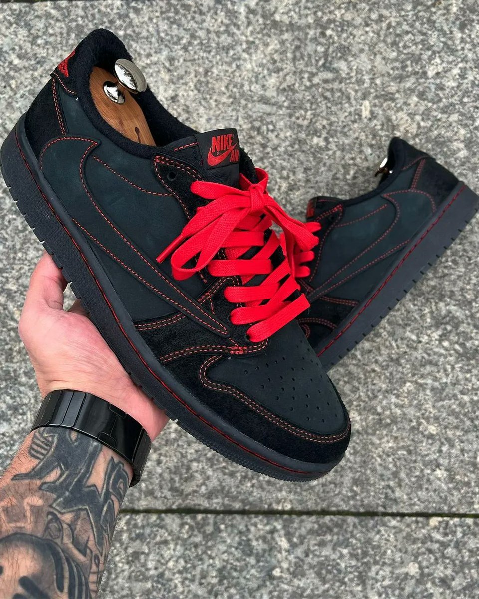 Sneaker News tweet media