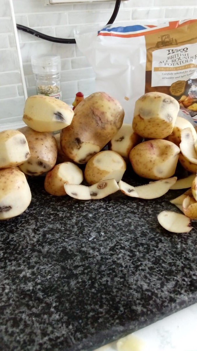 annehall59's tweet photo. @Tesco excellent that you have done cheap veg at Easter, shame on you it’s not edible https://t.co/Ie8lU2jlEP