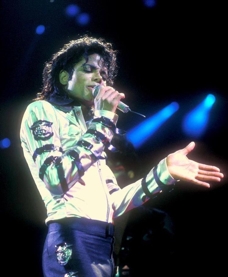 mjjcomfortbot's tweet photo. he’s always glowing ✩ https://t.co/EtXdNuuWLm